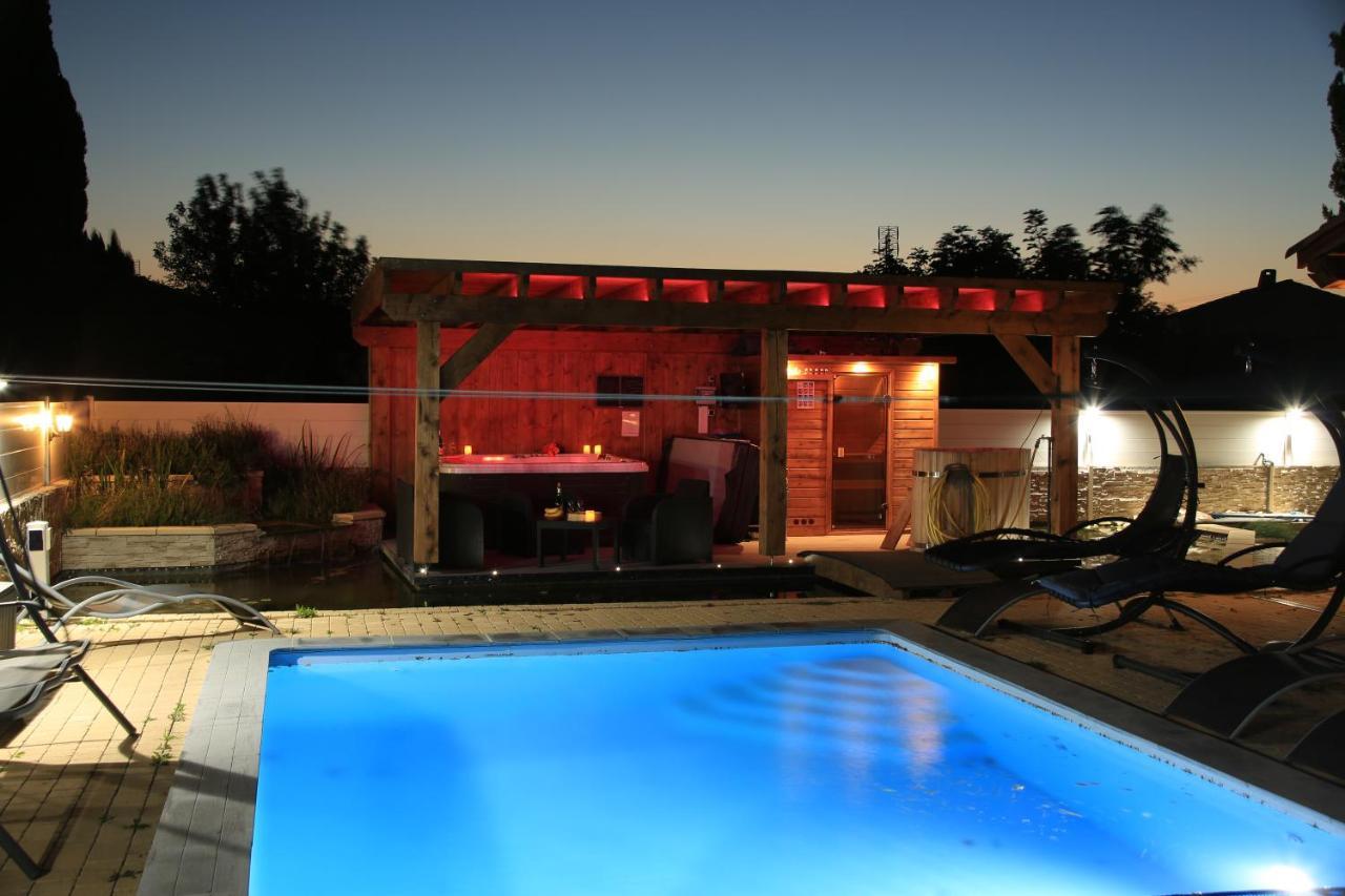Chalet Mont Ventoux Et Chalet Vip Camaret-sur-Aigues Екстериор снимка